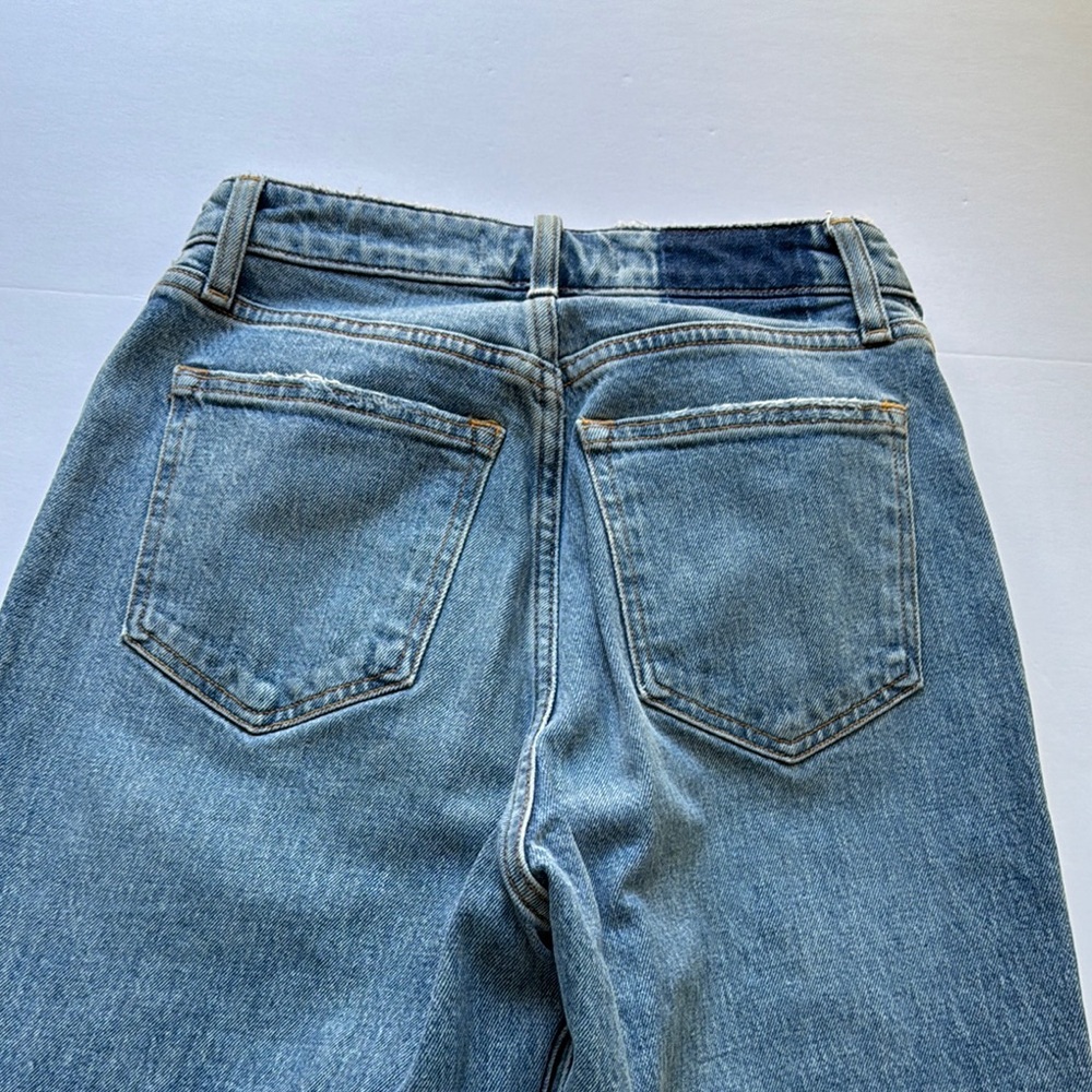 Abercrombie & Fitch High-Rise Straight Leg Jeans - Light Blue Denim - SHORT - Picture 5 of 8